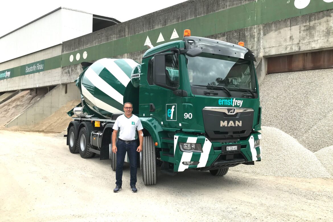 Ablieferung MAN TGS 32.400 8x4 mit einem Liebherr Fahrmischer HTM905