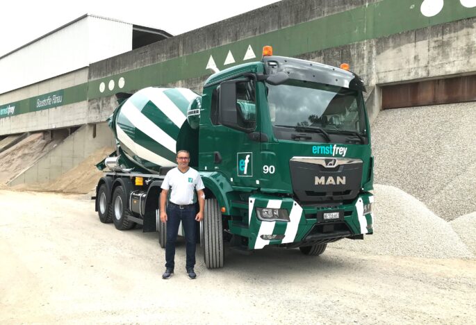 Ablieferung MAN TGS 32.400 8x4 mit einem Liebherr Fahrmischer HTM905