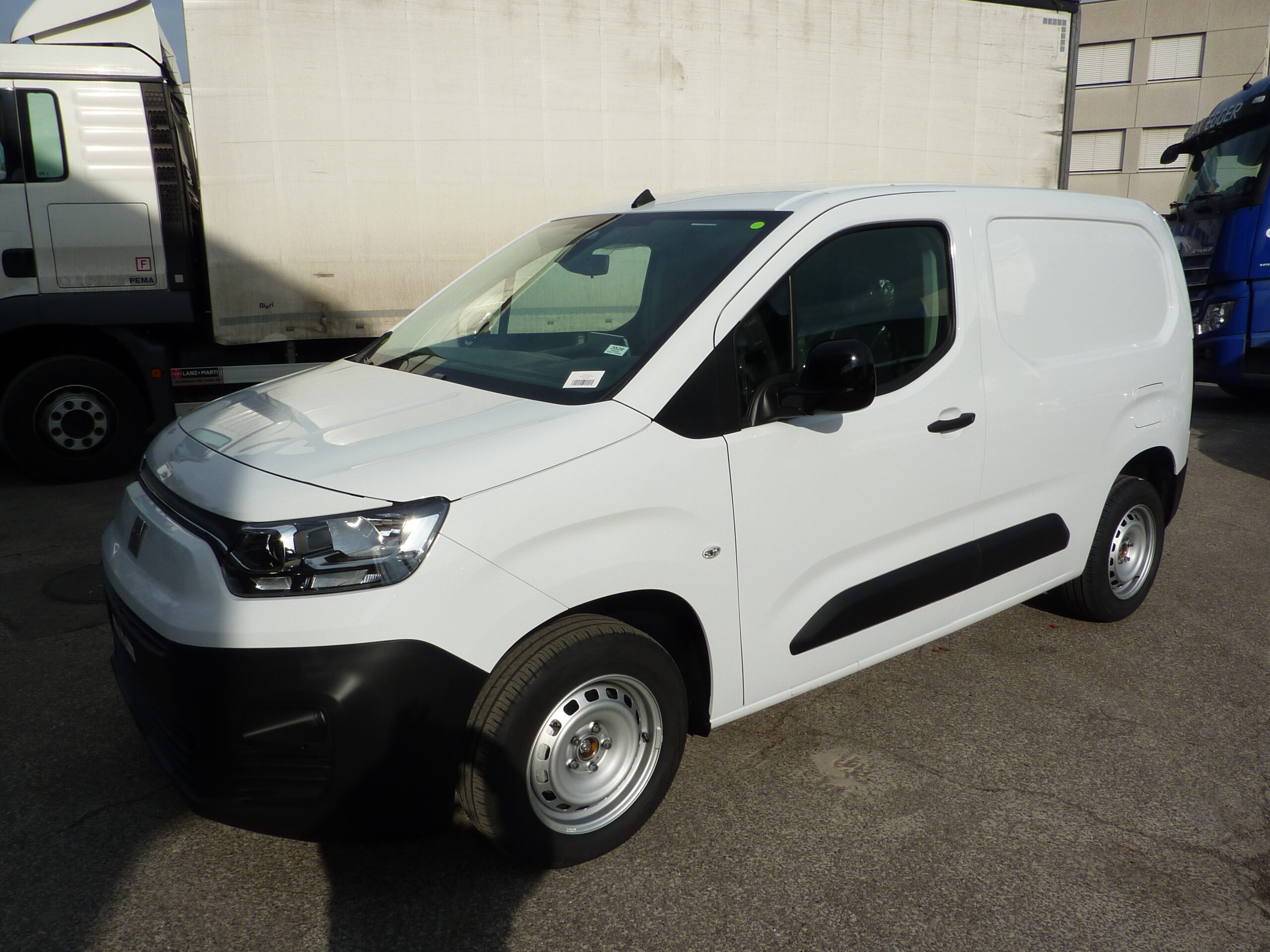 Fiat Doblo 1.2 Benzin 110 PS L1 Swiss Plus Nr.3529, 3531 Fiat Doblo 1.2 Benzin 110 PS L1 Swiss Plus Nr.3529, 3531