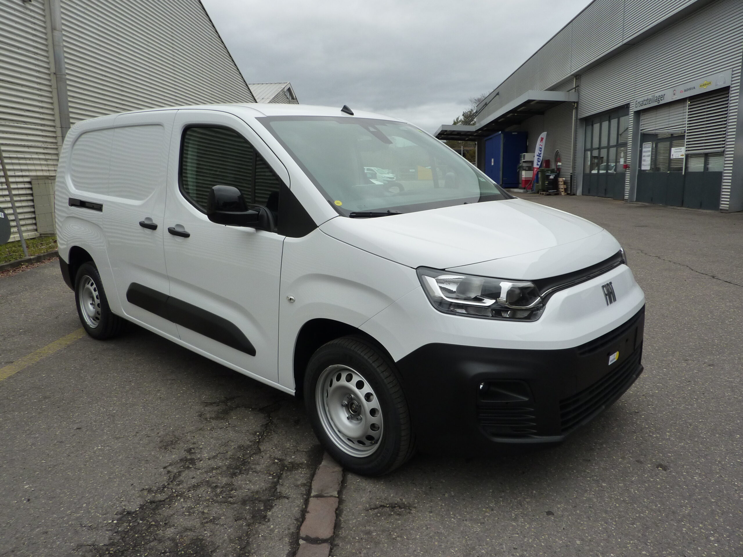 Fiat Doblo Cargo 1.5 Blue HDI L2 Swiss Plus Edition / Nr. 3606 Fiat Doblo Cargo 1.5 Blue HDI L2 Swiss Plus Edition / Nr. 3606